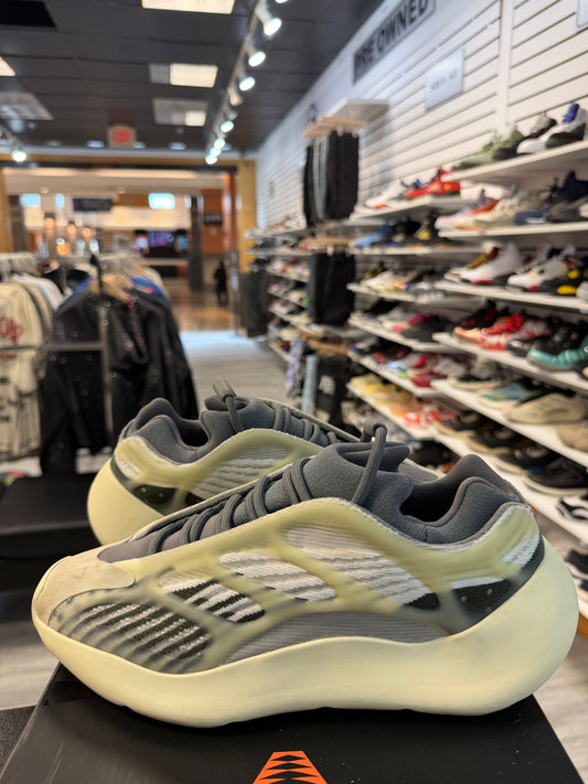 *USED* adidas Yeezy 700 V3 Fade Salt