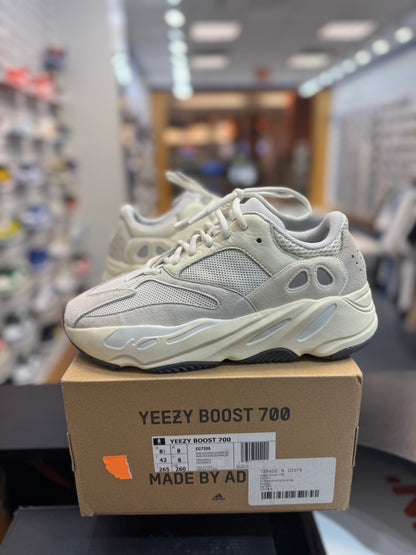 *USED* adidas Yeezy Boost 700