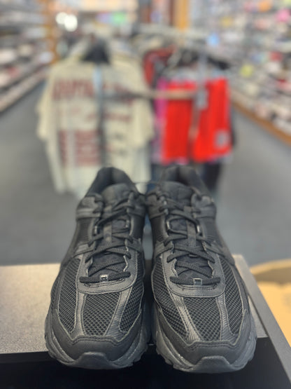 *USED* Nike Zoom Vomero 5 Triple Black