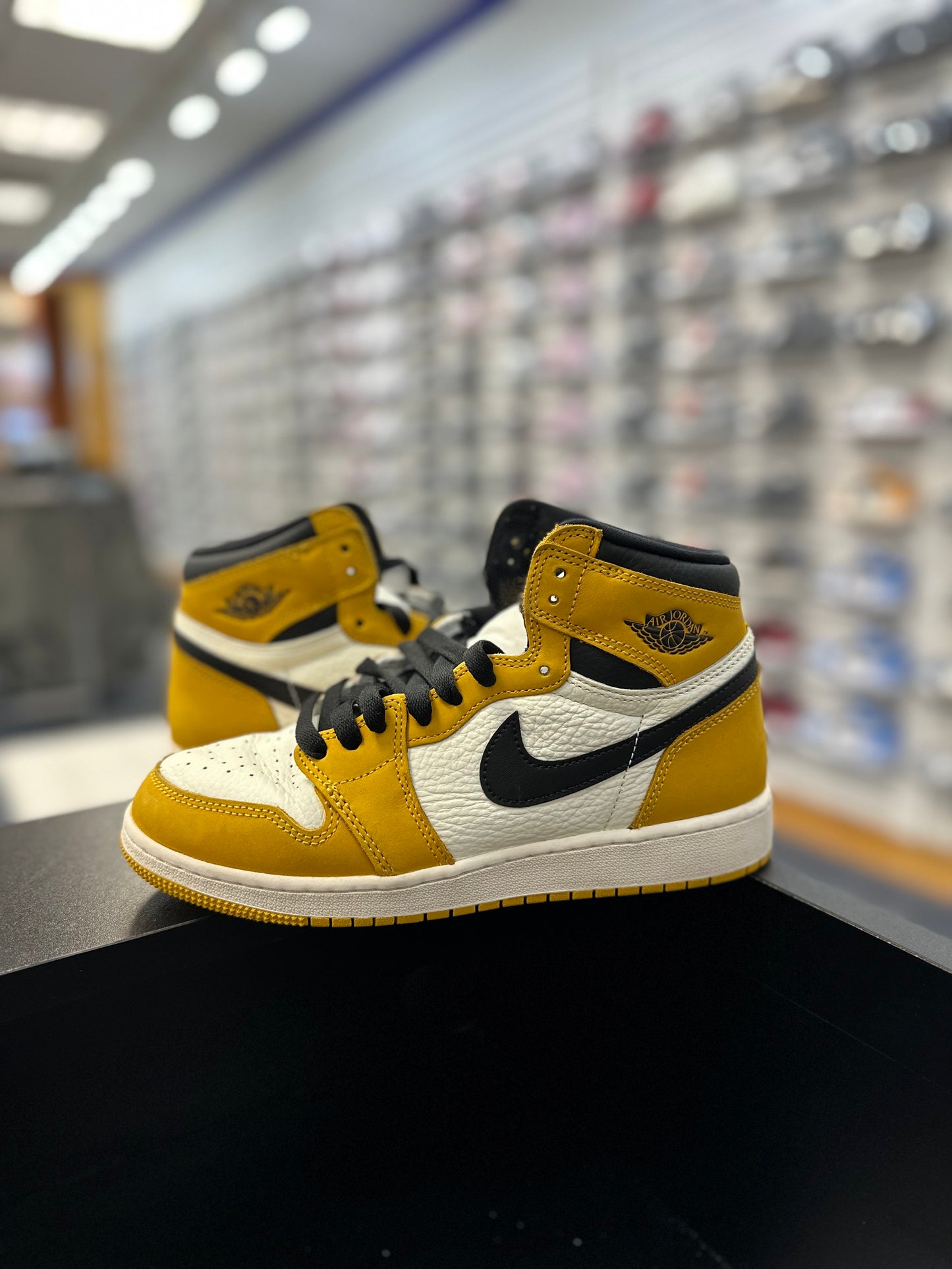 *USED* Jordan 1 High Yellow Ochre