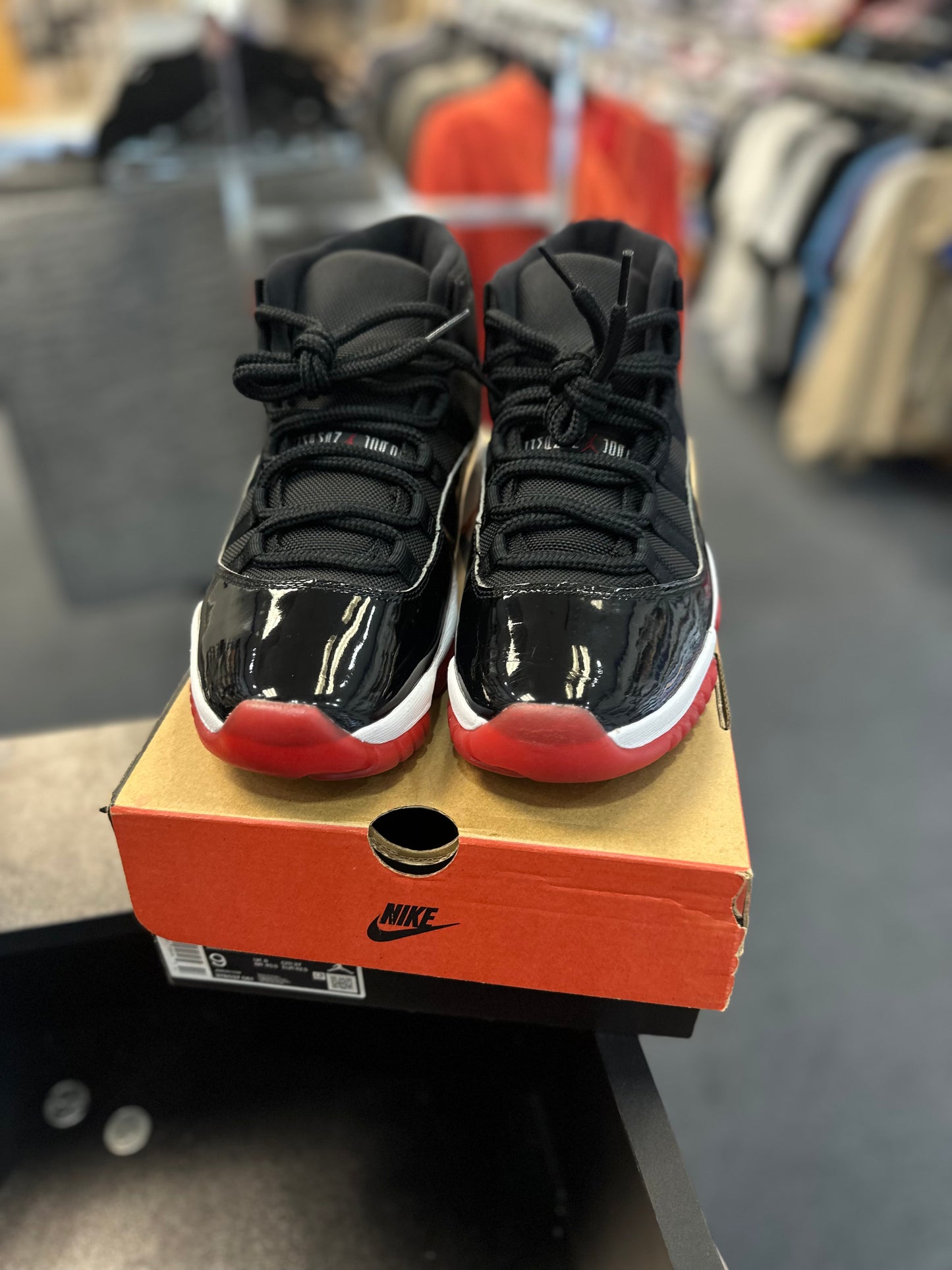 *USED* Jordan 11 Retro Playoffs Bred
