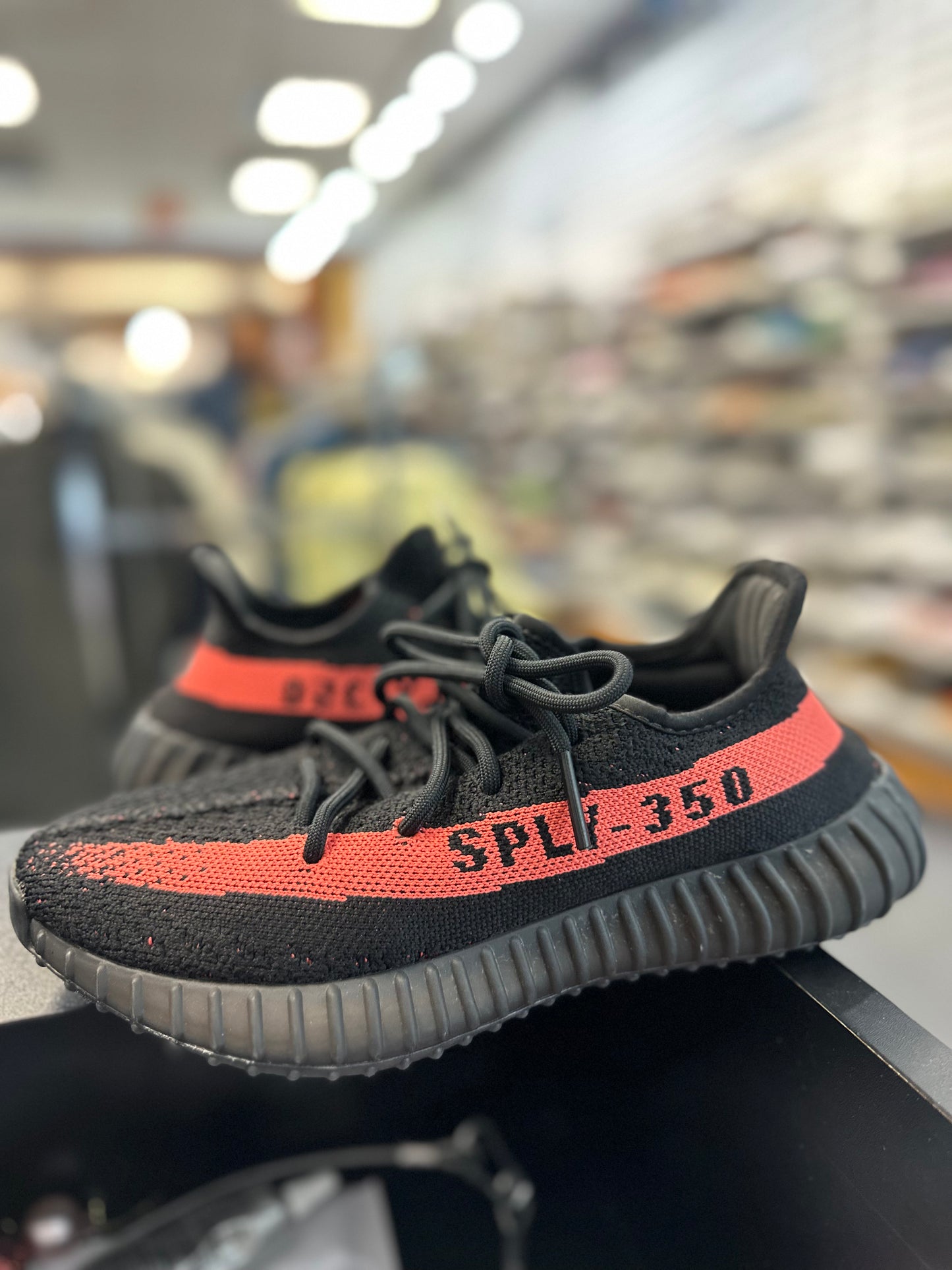 *USED* adidas Yeezy Boost 350 V2 Core Black Red