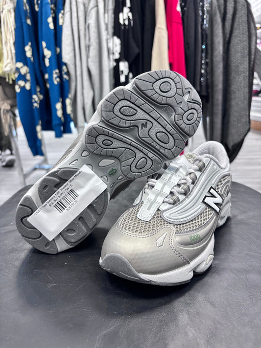 *USED* New Balance 1000 Sneaker Silver Metallic