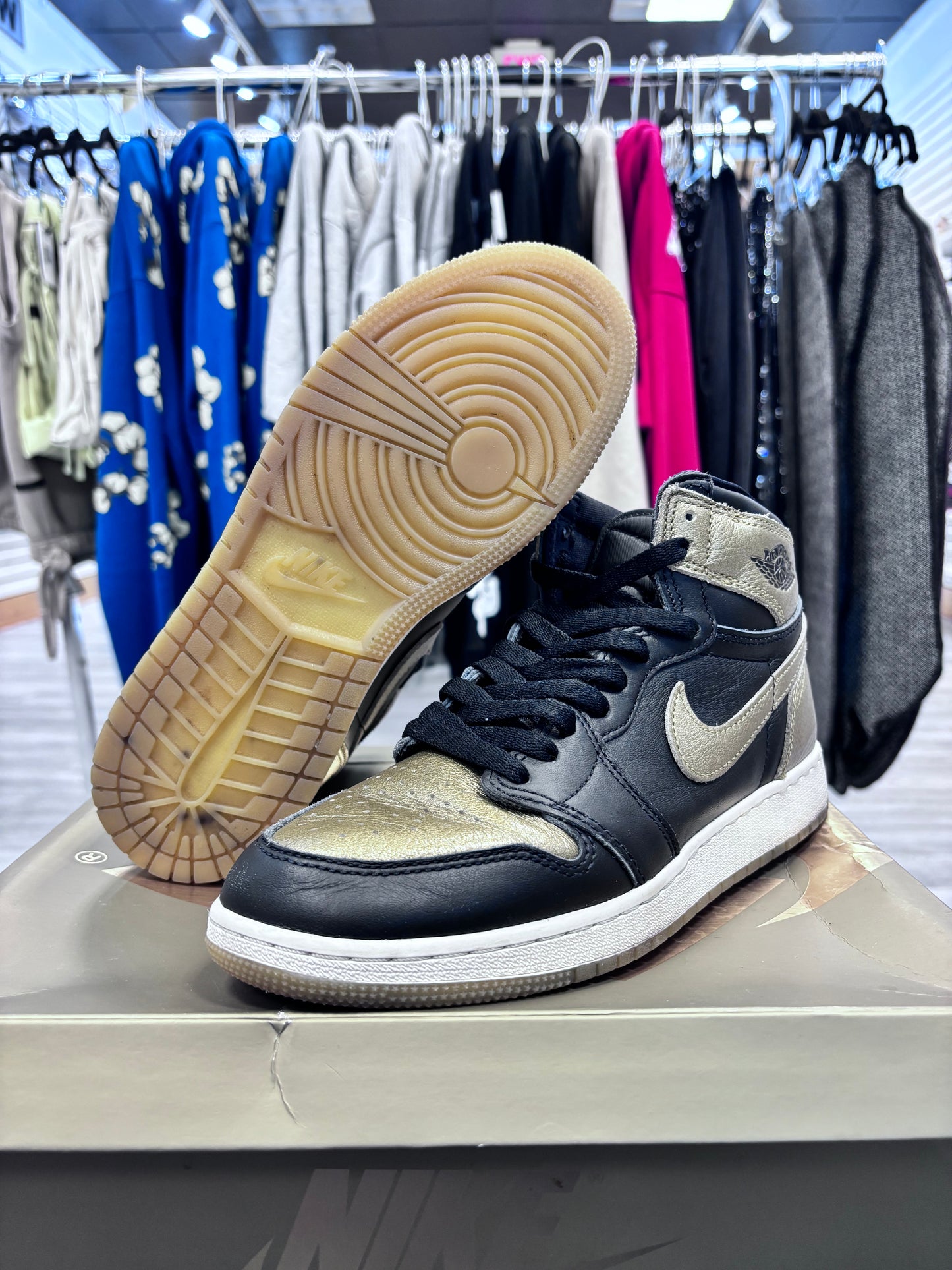 *USED* Jordan 1 Retro High Black Metallic Gold