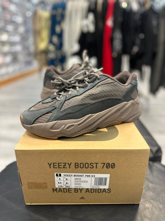 *USED* adidas Yeezy Boost 700 V2 Mauve