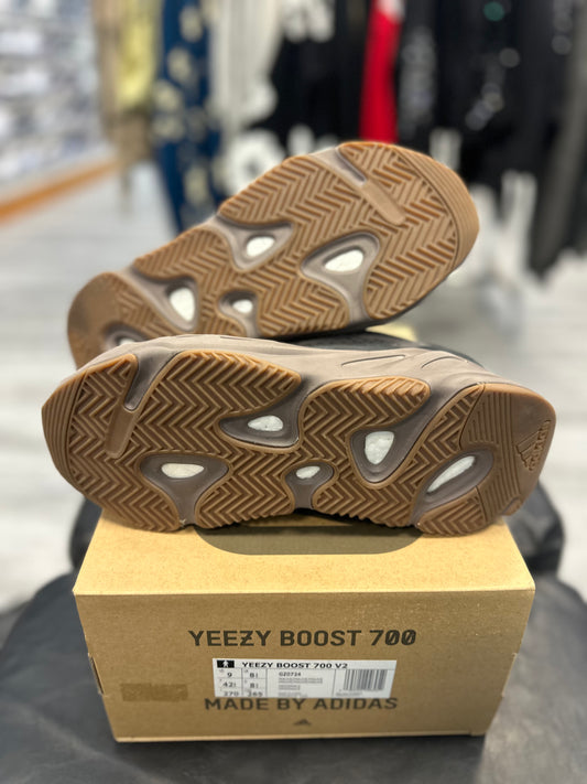 *USED* adidas Yeezy Boost 700 V2 Mauve