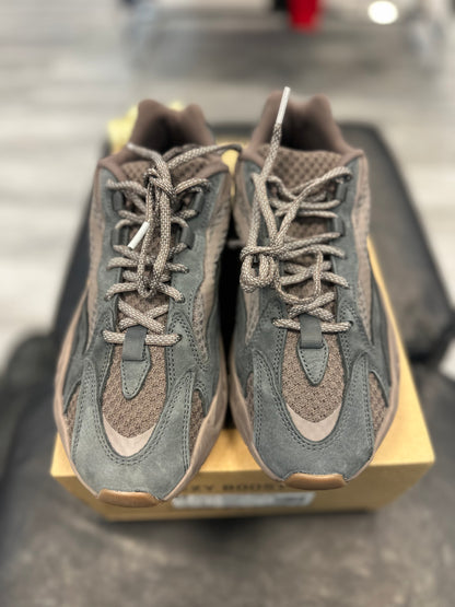 *USED* adidas Yeezy Boost 700 V2 Mauve