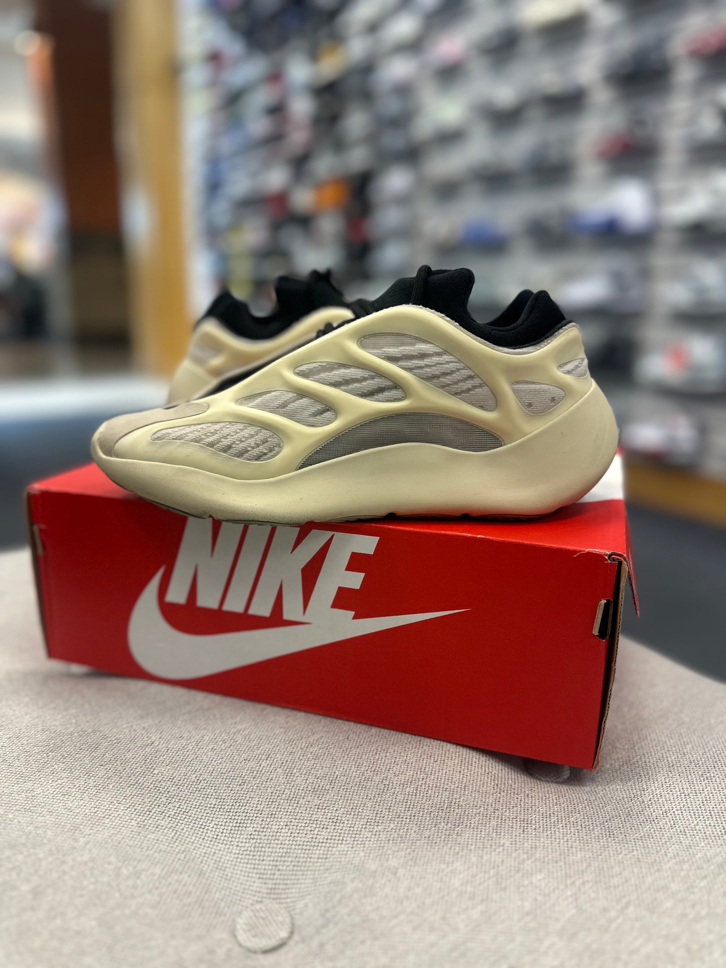 *USED* adidas Yeezy 700 V3 Azael