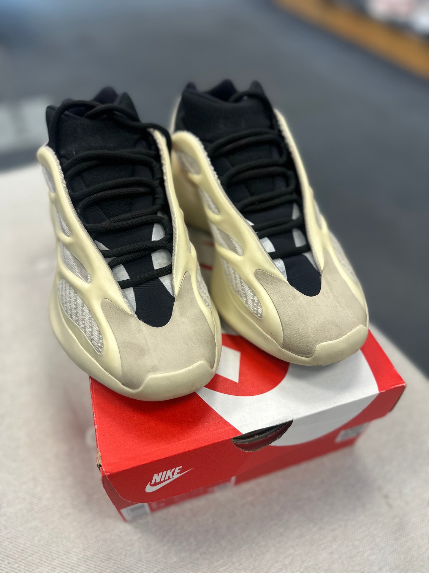 *USED* adidas Yeezy 700 V3 Azael