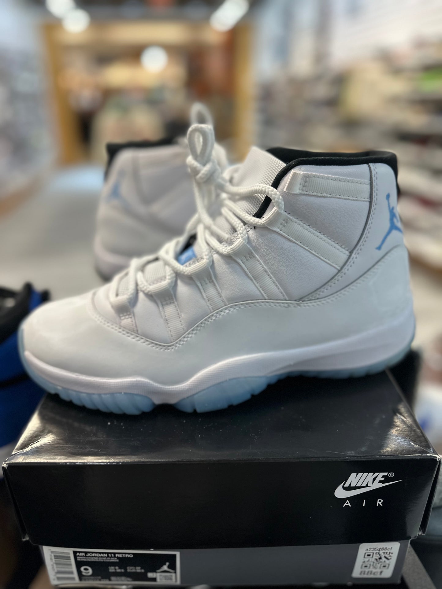 *USED* Jordan 11 Retro Legend Blue (2024)