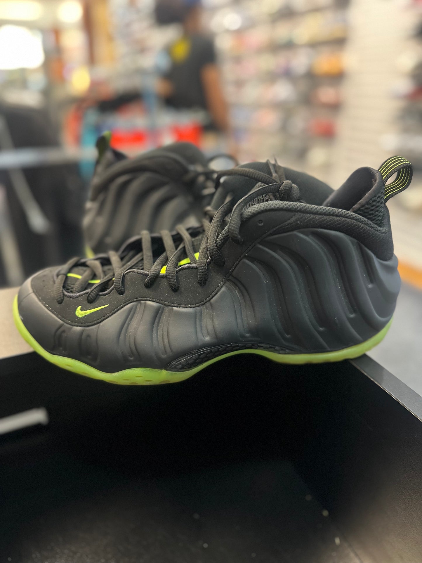 *USED* Nike Air Foamposite One Black Volt