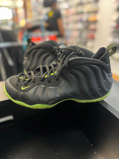*USED* Nike Air Foamposite One Black Volt