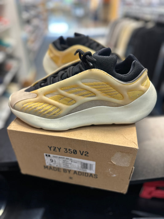 *USED* adidas Yeezy 700 V3 Safflower