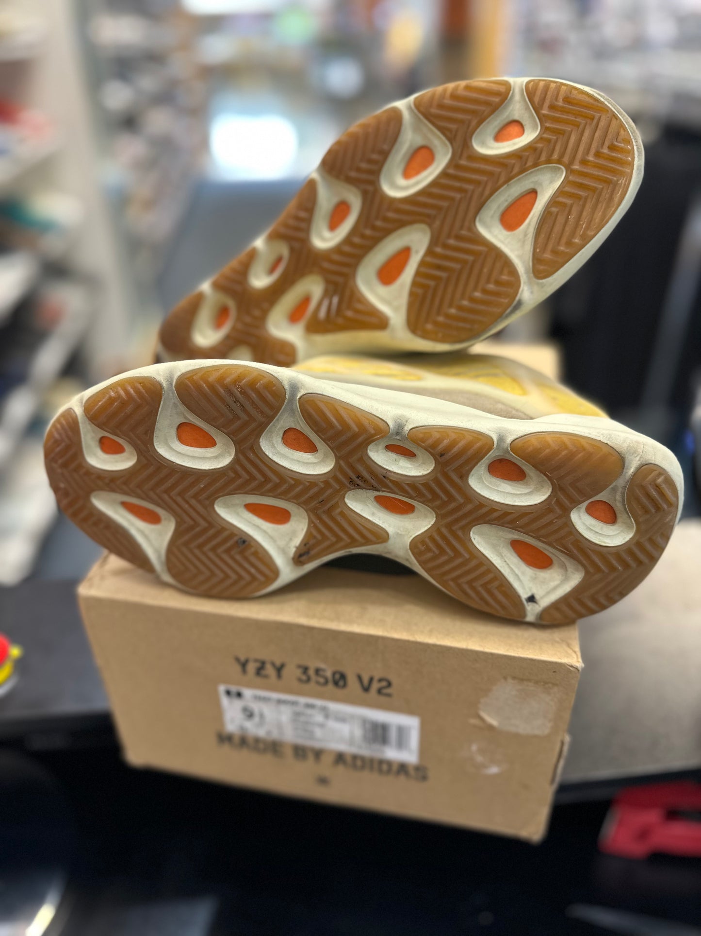 *USED* adidas Yeezy 700 V3 Safflower