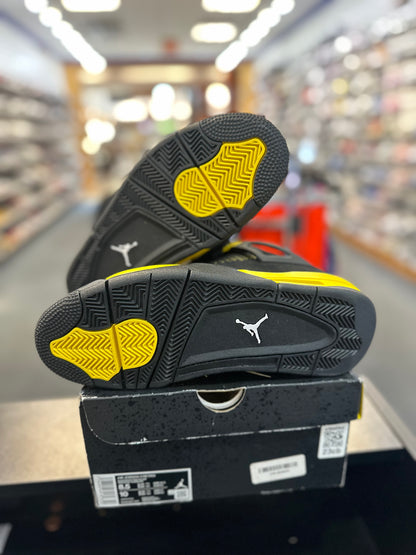 *USED* Jordan 4 Retro Thunder (2023)