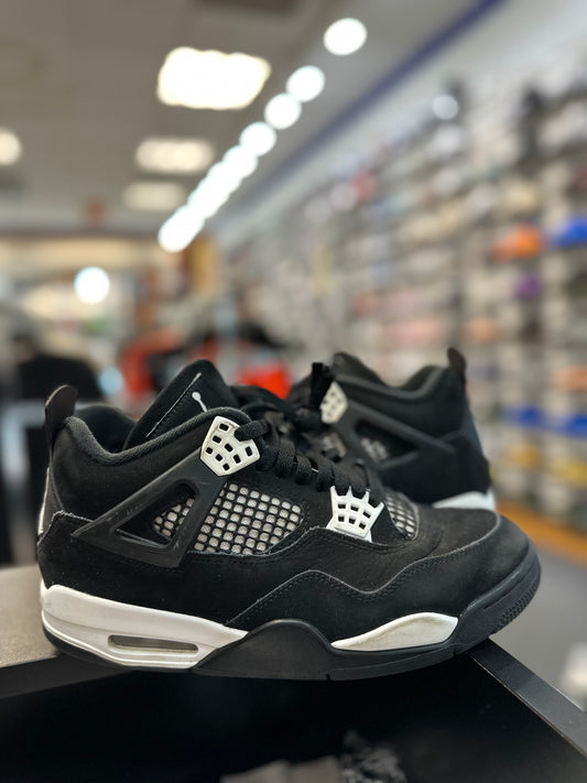 *USED* Jordan 4 Retro White Thunder