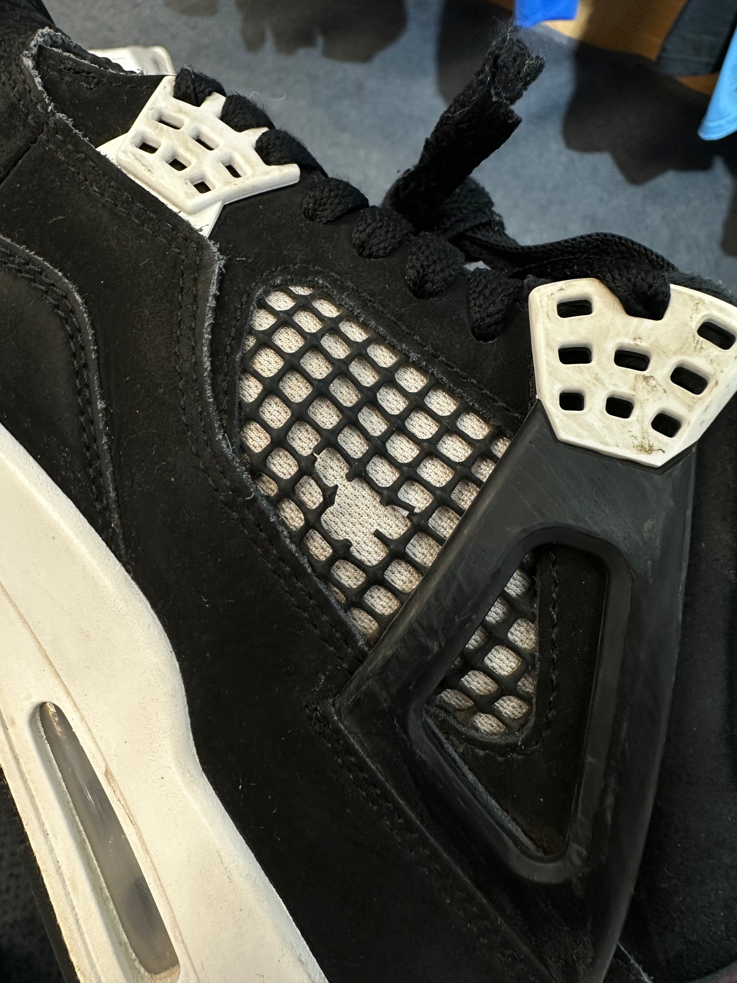 *USED* Jordan 4 Retro White Thunder