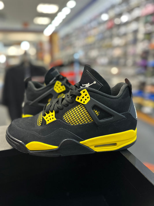 *USED* Jordan 4 Retro Thunder (2023)