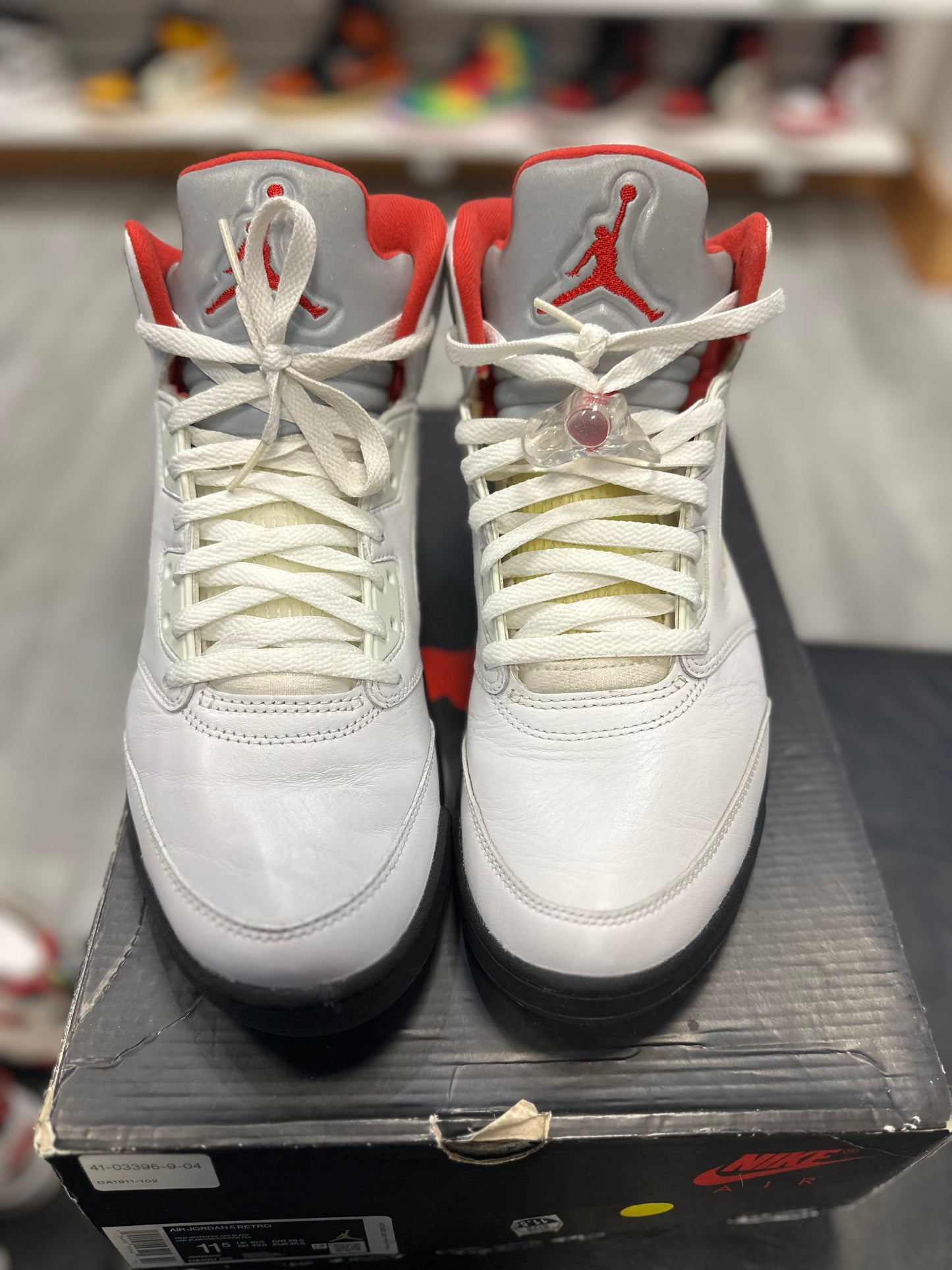 *USED* Jordan 5 Retro Fire Red Black Tongue (2025)