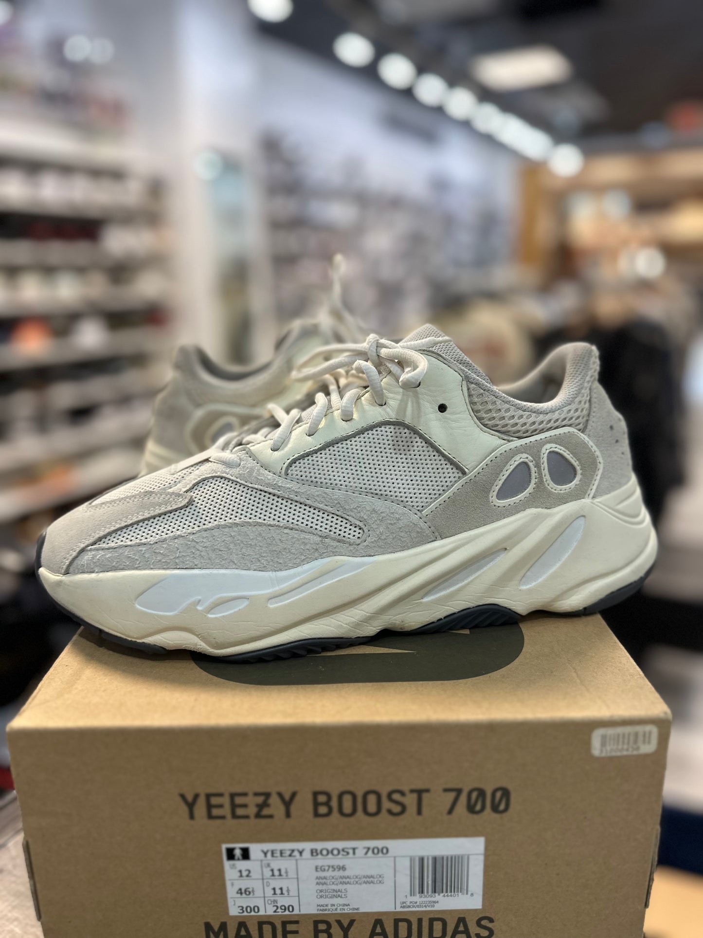 *USED* adidas Yeezy Boost 700 Analog
