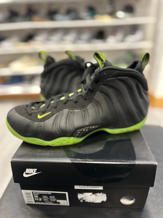 *USED* Nike Air Foamposite One Black Volt