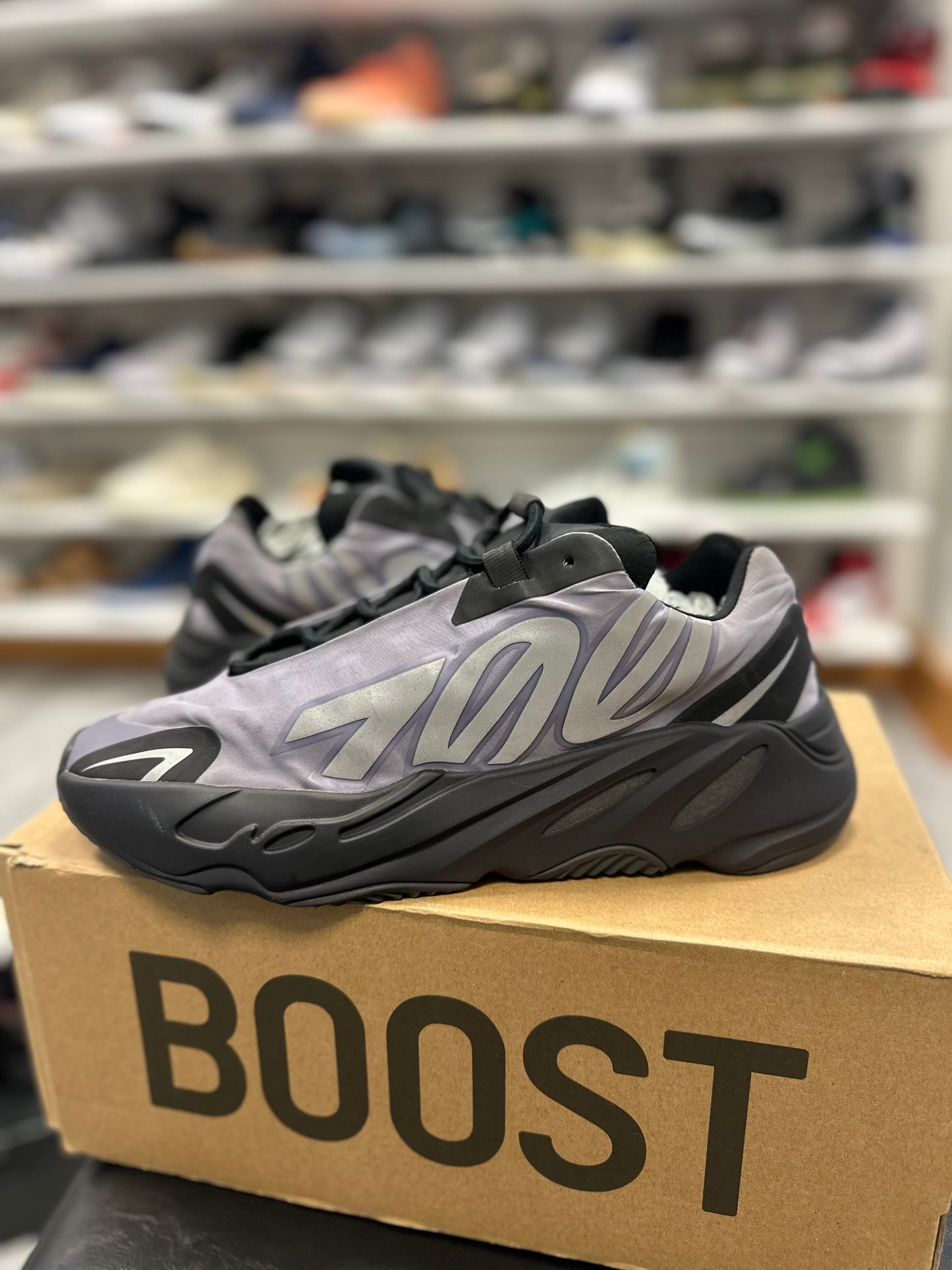 *USED* adidas Yeezy Boost 700 MNVN Geode