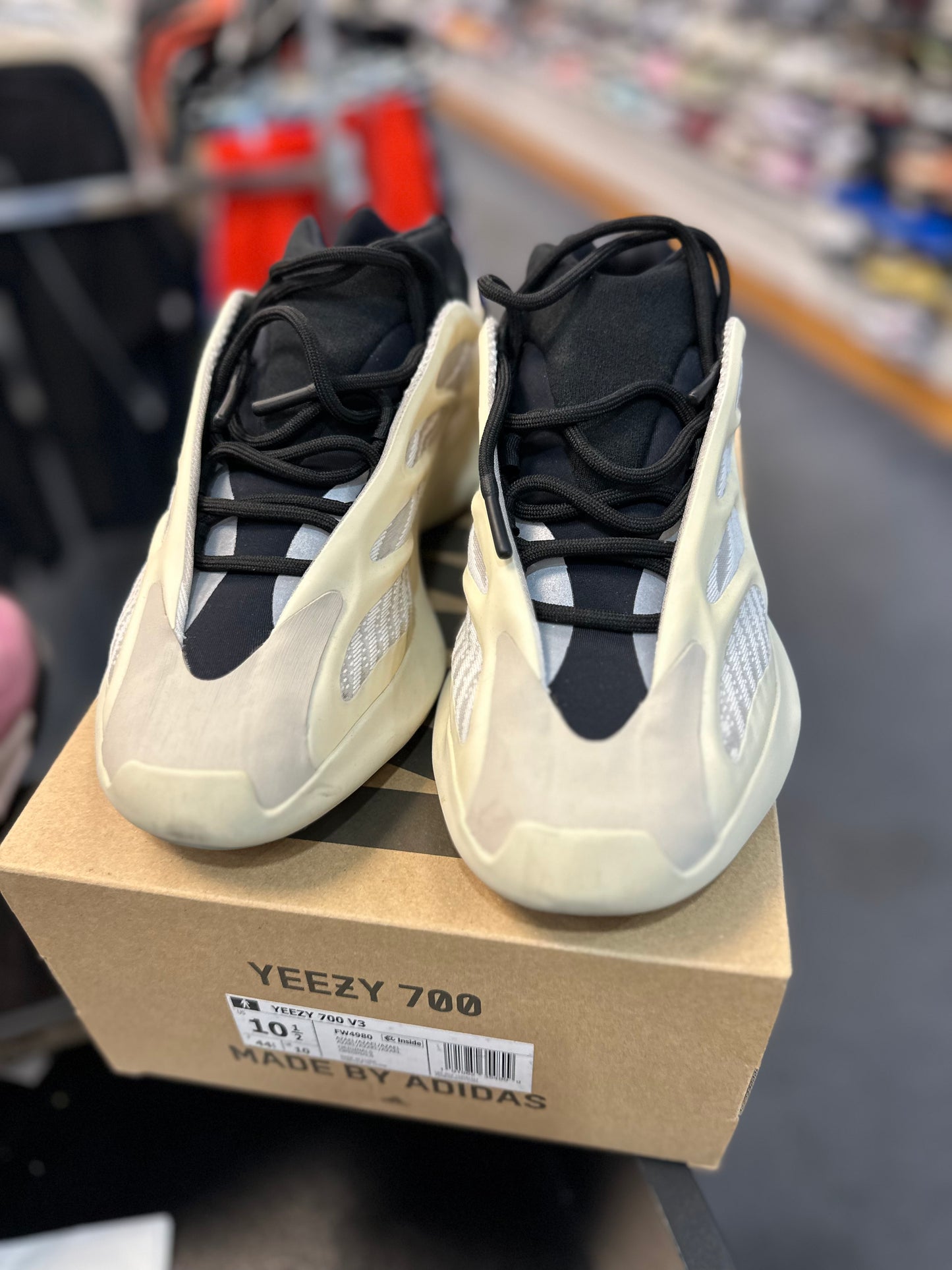*USED* adidas Yeezy 700 V3 Azael