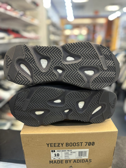 *USED* adidas Yeezy Boost 700 V2 Vanta