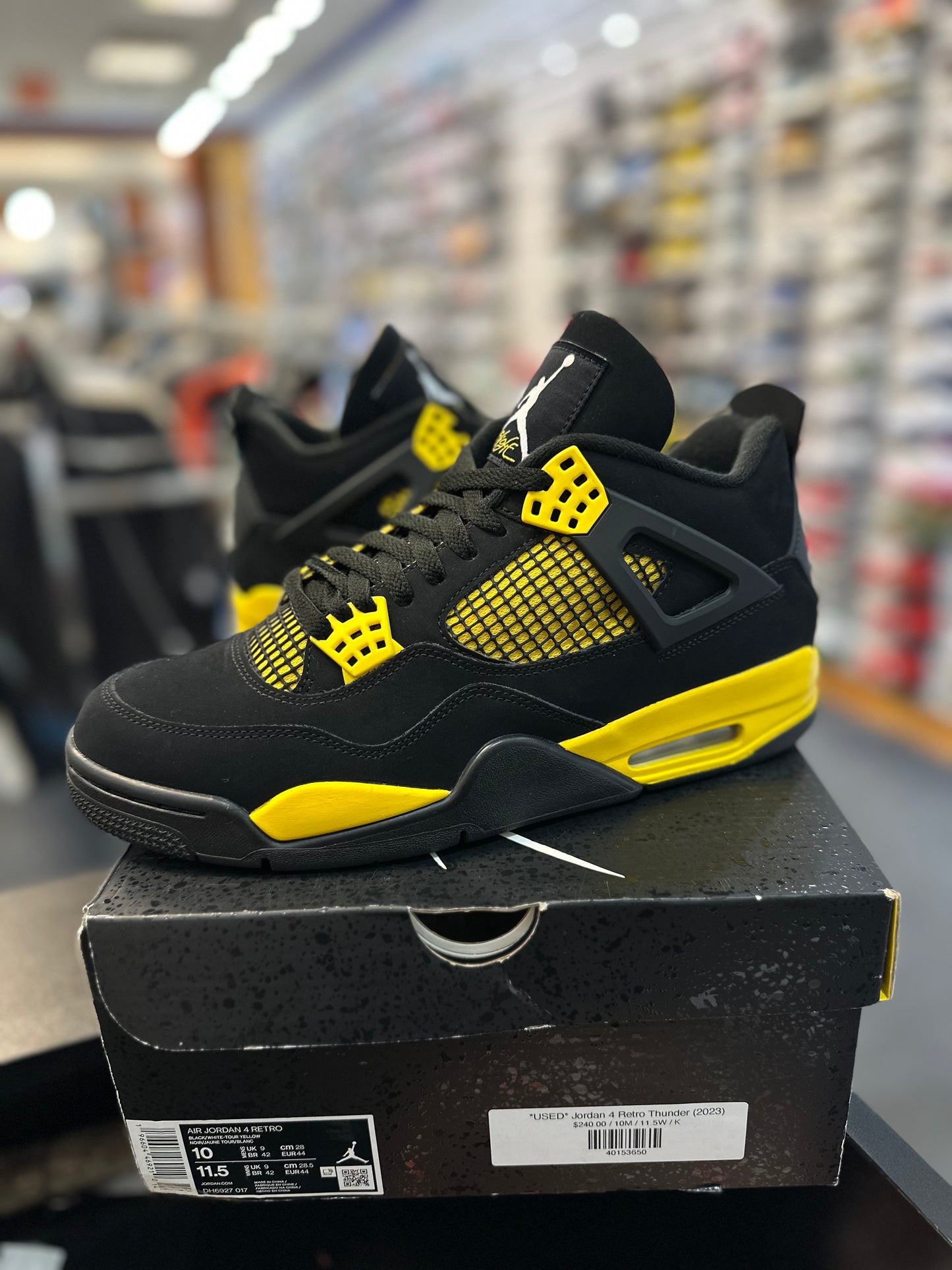 *USED* Jordan 4 Retro Thunder (2023)