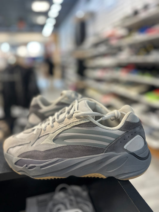 *USED* adidas Yeezy Boost 700 V2 Tephra
