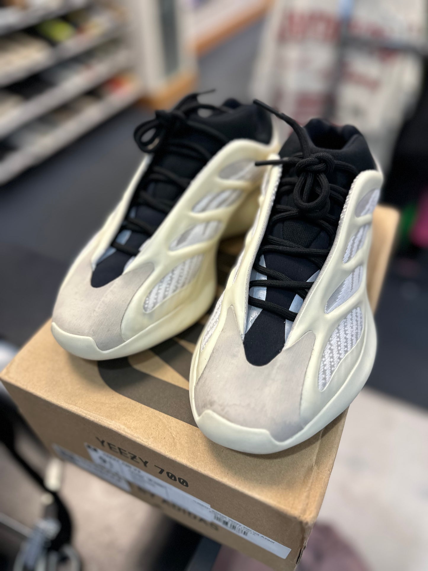 *USED* adidas Yeezy 700 V3 Azael