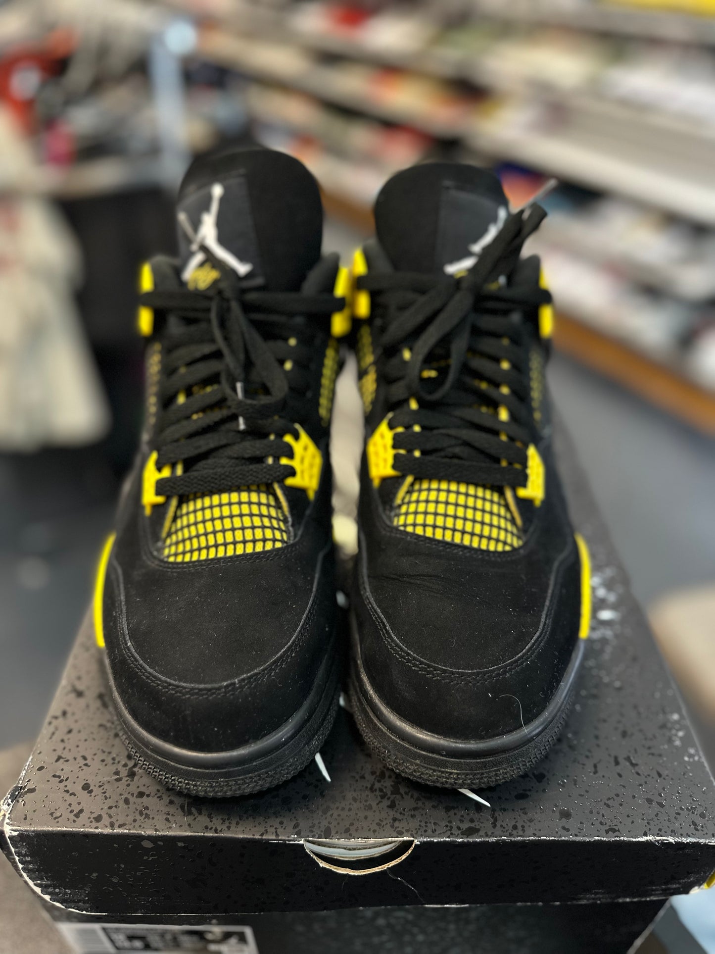 *USED* Jordan 4 Retro Thunder (2023)