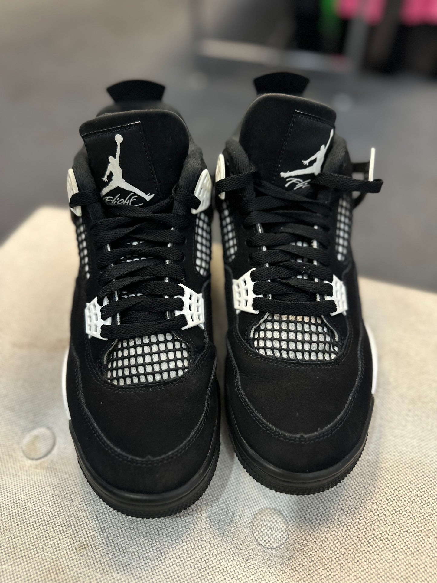 *USED* Jordan 4 Retro White Thunder