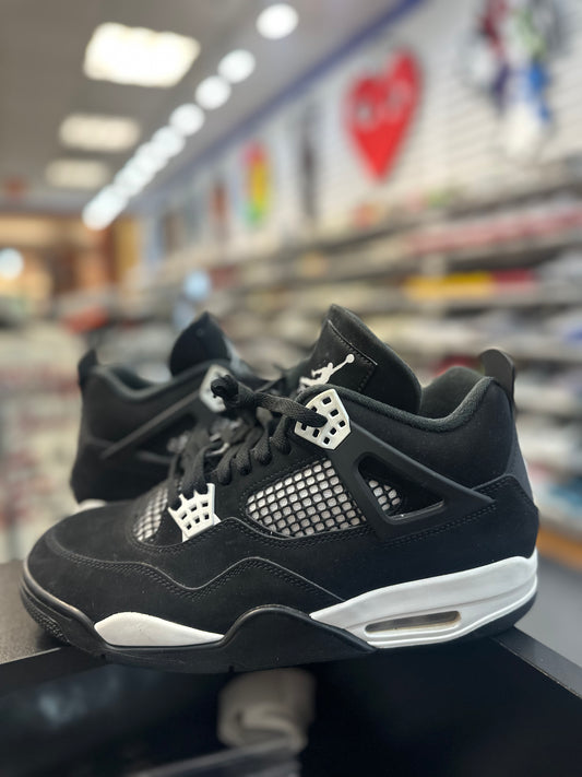 *USED* Jordan 4 Retro White Thunder
