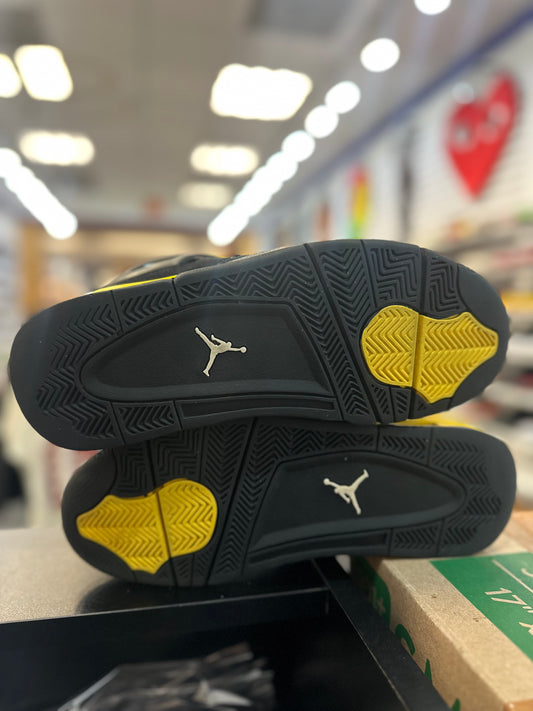 *USED* Jordan 4 Retro Thunder (2023)