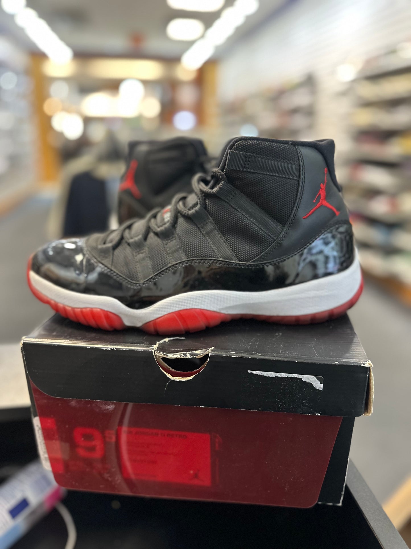 *USED* Jordan 11 Retro Playoffs Bred