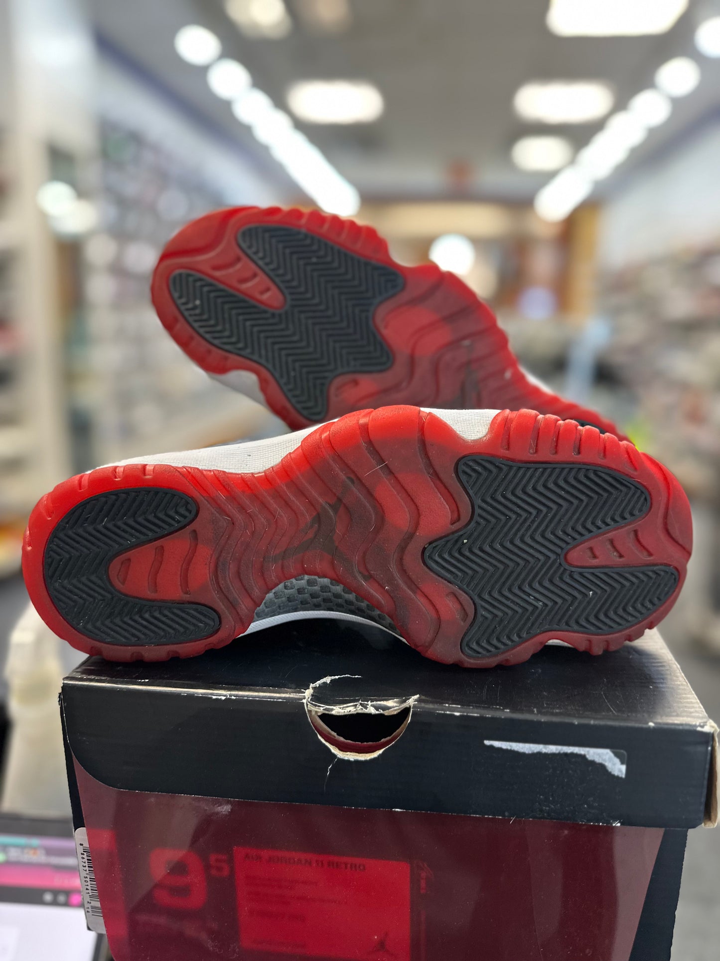 *USED* Jordan 11 Retro Playoffs Bred