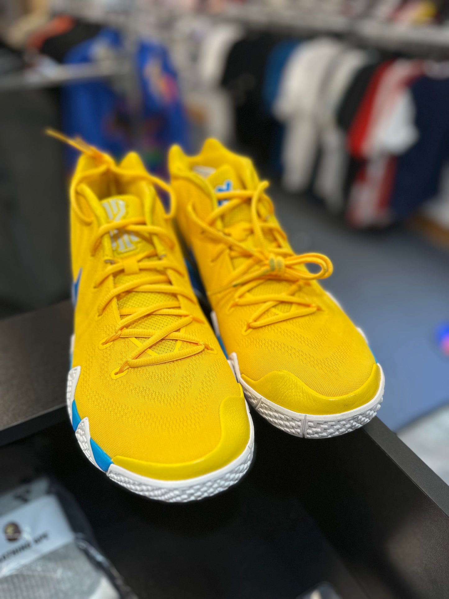 *USED* Nike Kyrie 4 Kix