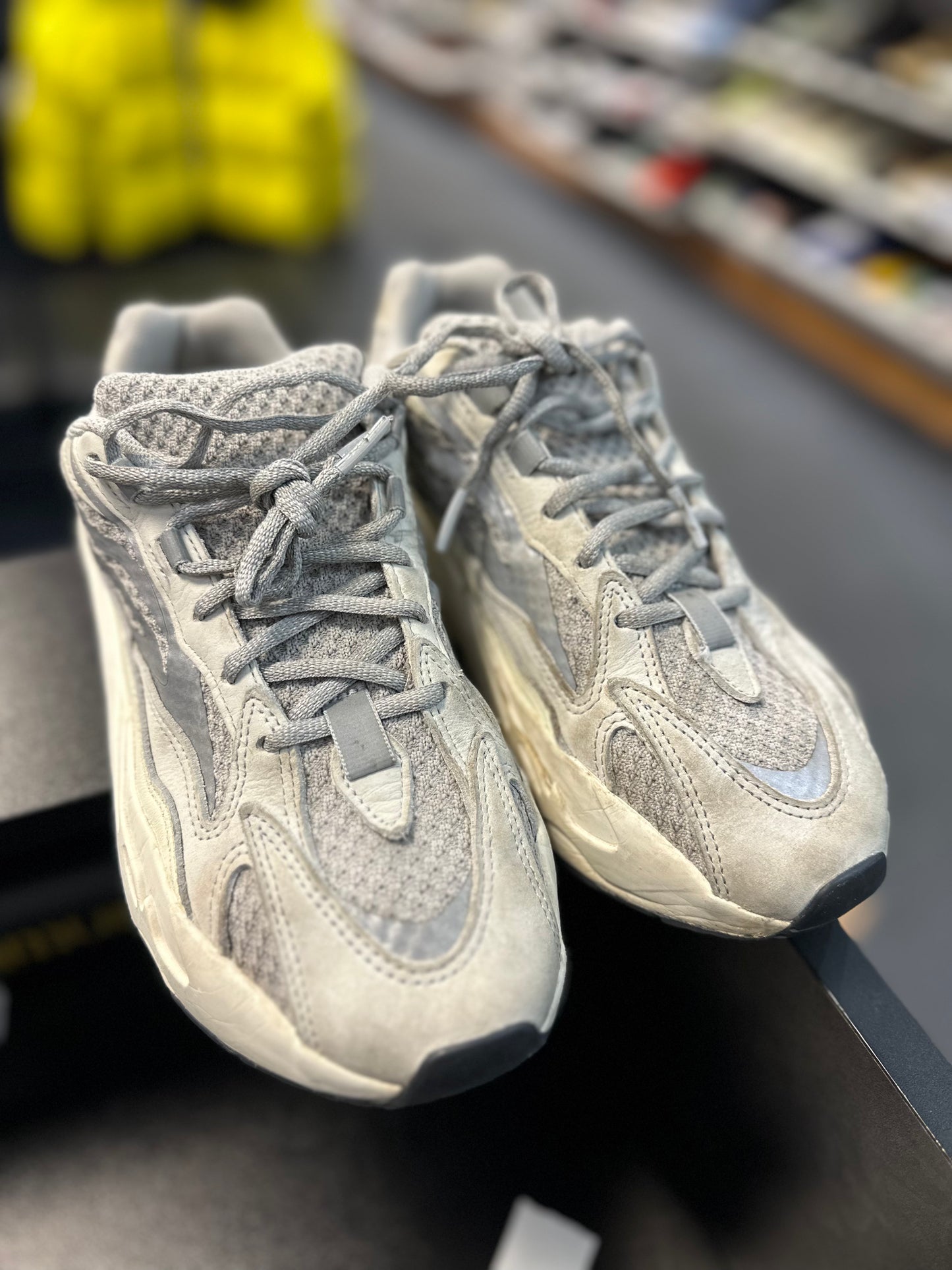 *USED* adidas Yeezy Boost 700 V2 Static