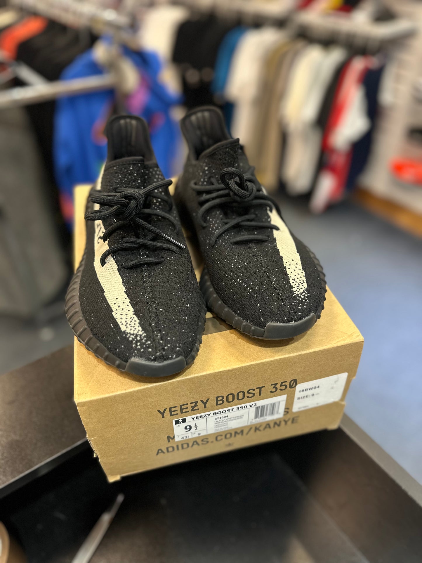 *USED* adidas Yeezy Boost 350 V2 Core Black White