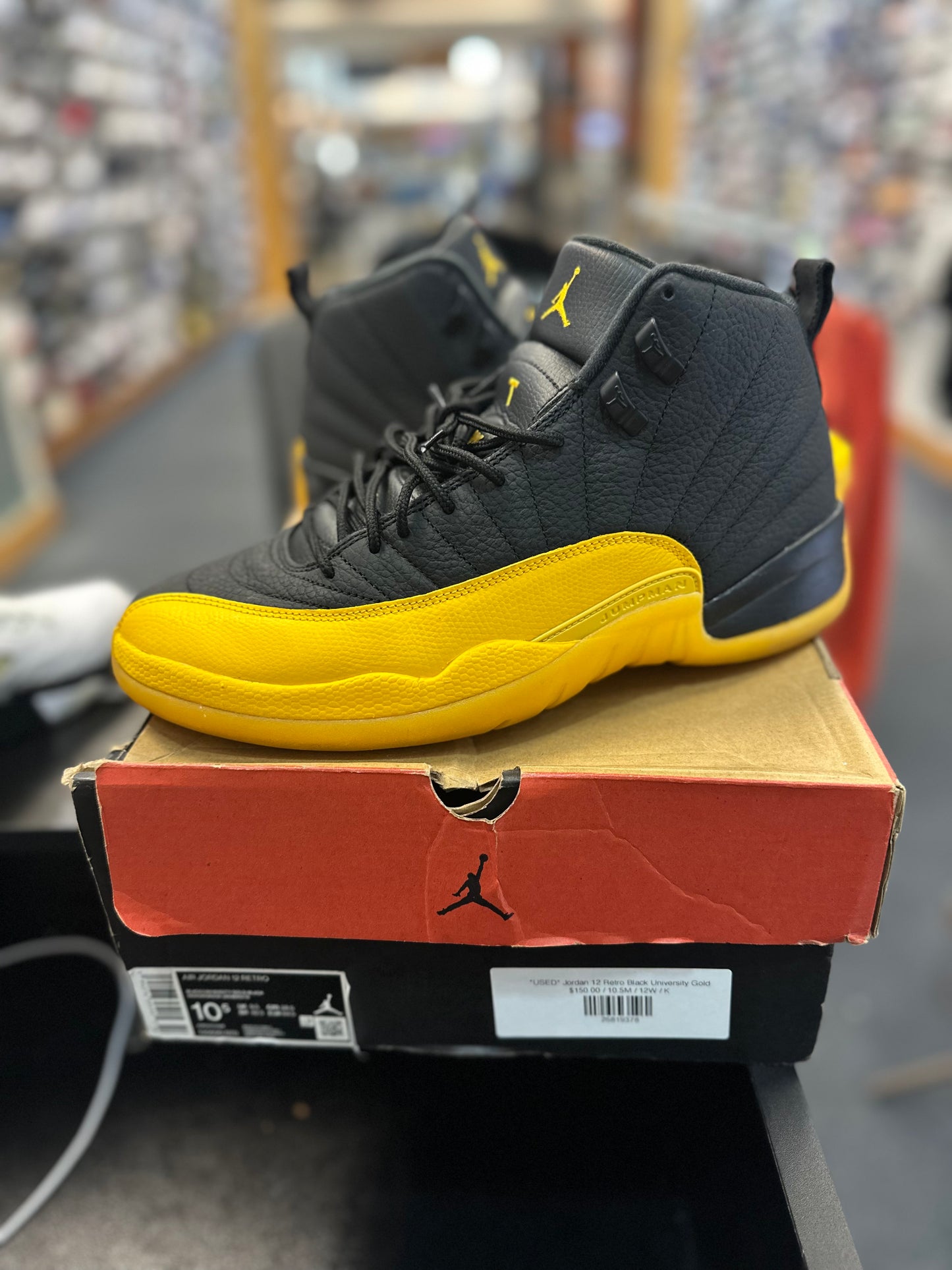 *USED* Jordan 12 Retro Black University Gold
