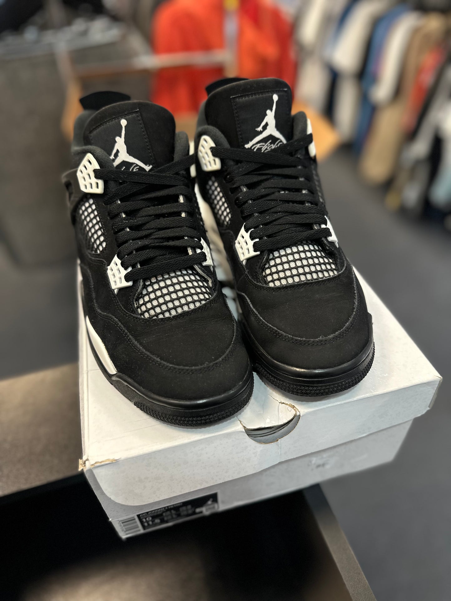 *USED* Jordan 4 Retro White Thunder